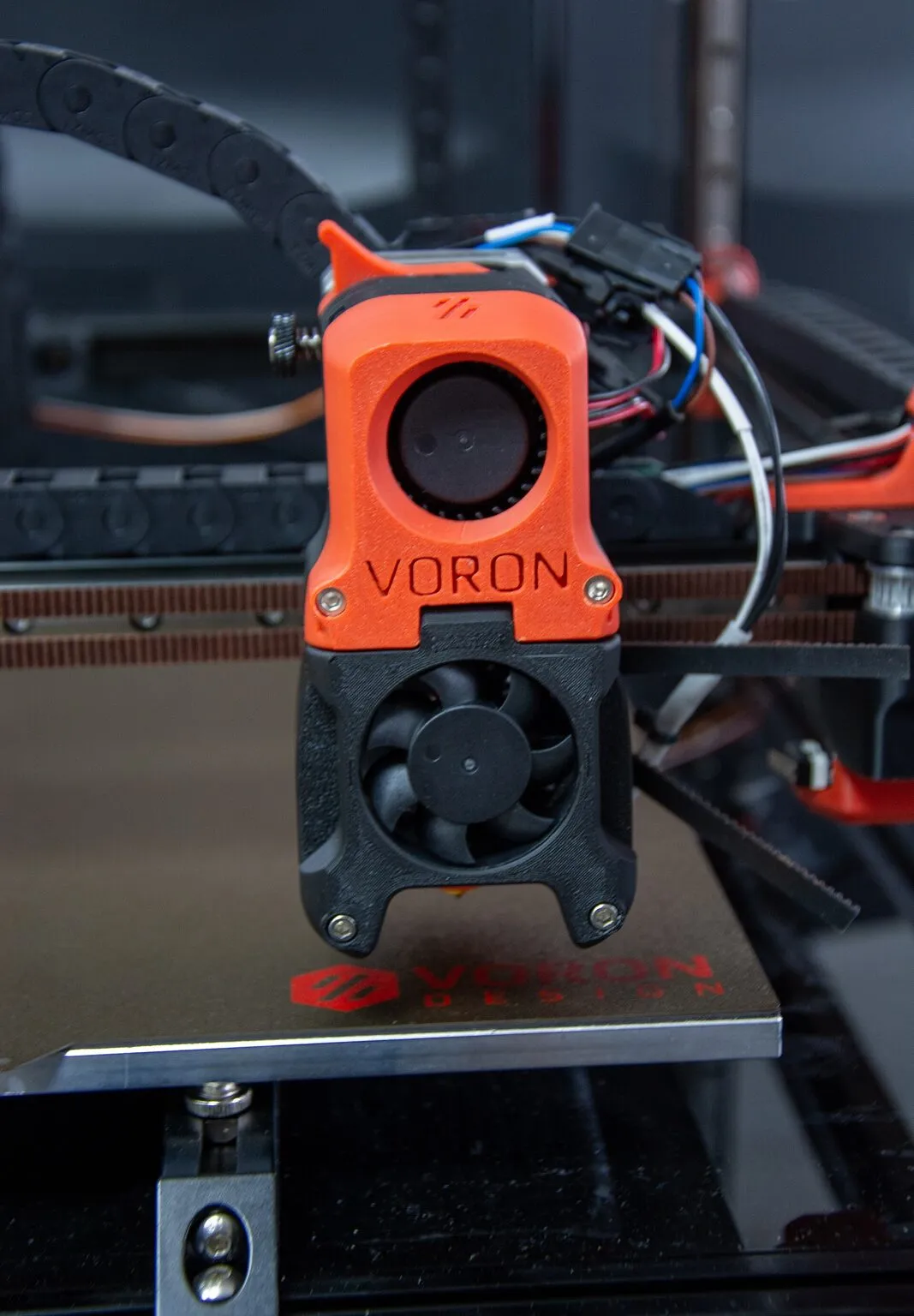 A Voron toolhead seen face-on, close above the build plate