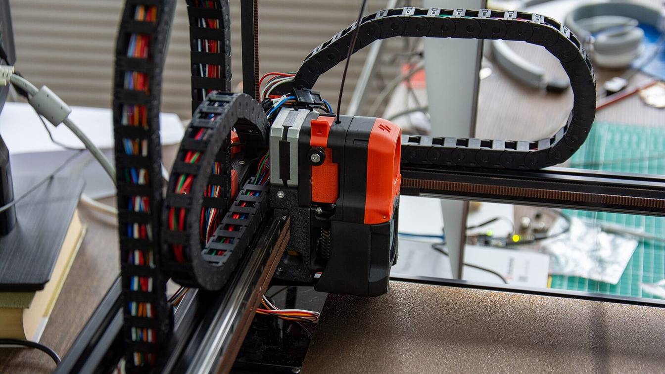 A Voron toolhead and its cable chain on the gantry, seen from above the frame